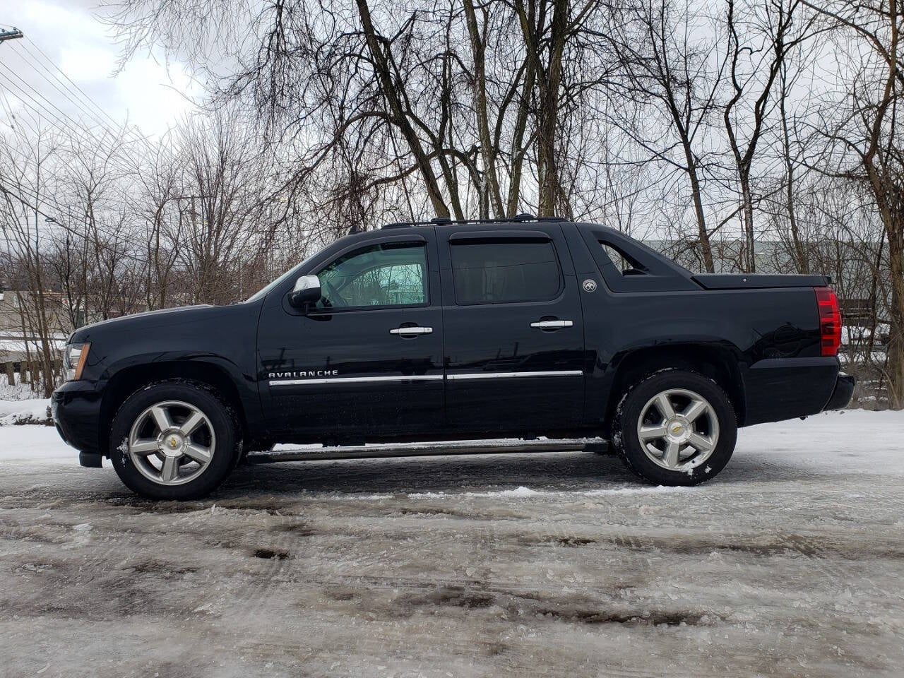 2013 Chevrolet Avalanche LTZ Black Diamond 4x4 4dr Crew Cab Pickup