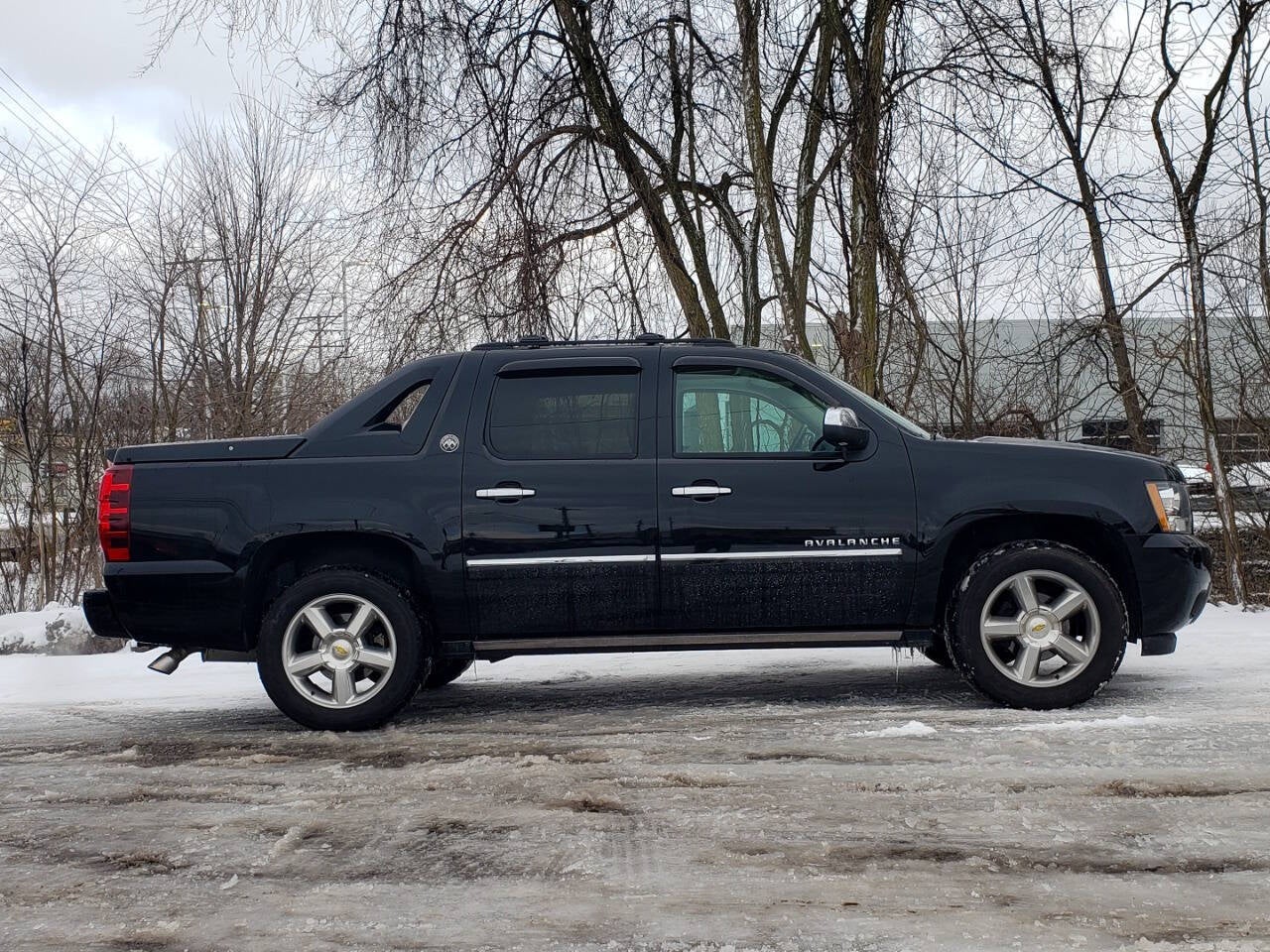 2013 Chevrolet Avalanche LTZ Black Diamond 4x4 4dr Crew Cab Pickup