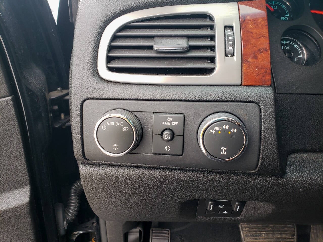 2013 Chevrolet Avalanche LTZ Black Diamond 4x4 4dr Crew Cab Pickup