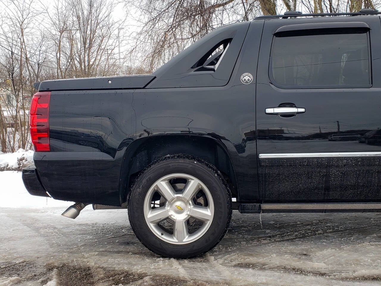 2013 Chevrolet Avalanche LTZ Black Diamond 4x4 4dr Crew Cab Pickup