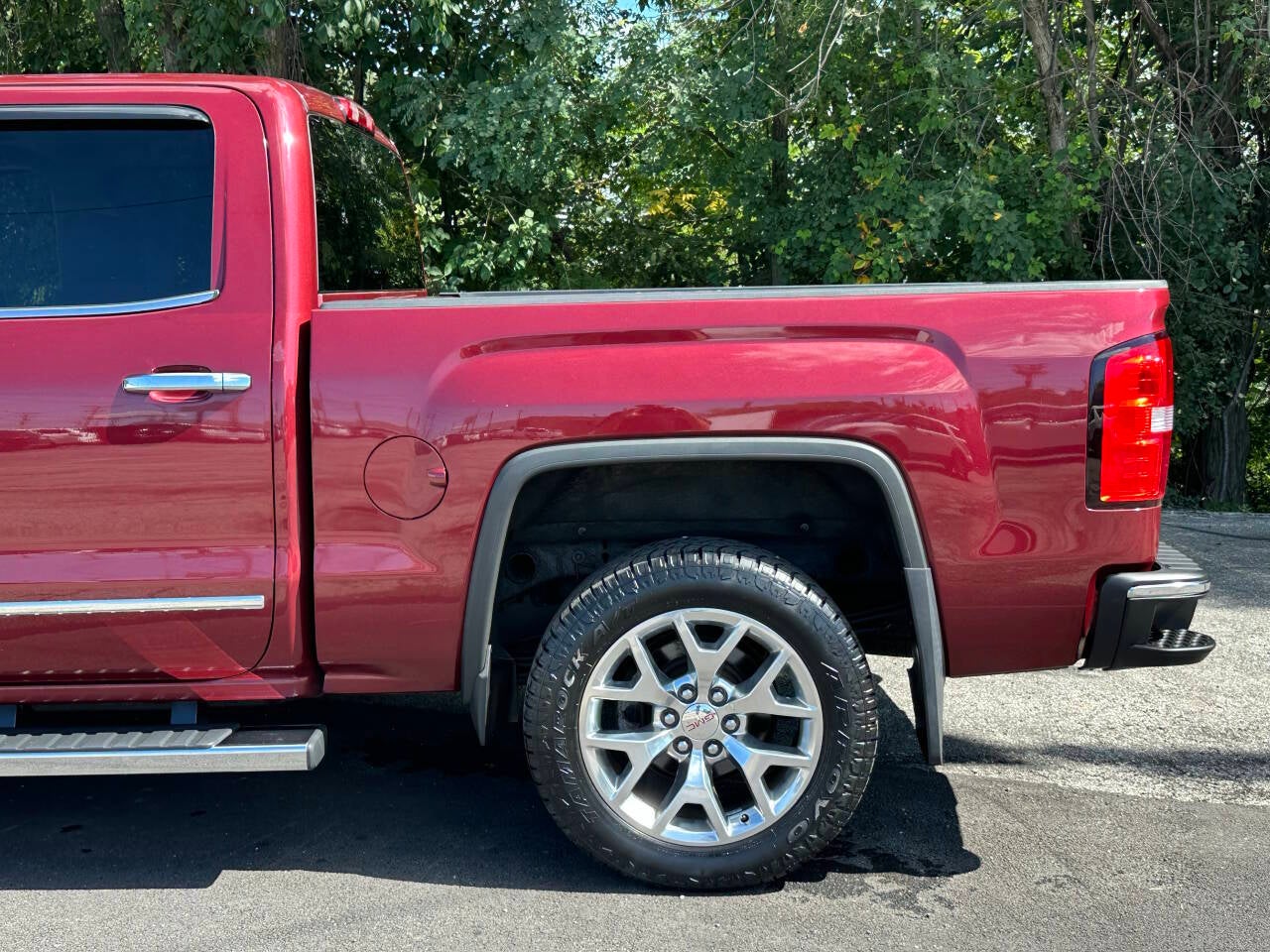 2015 GMC Sierra 1500 SLT 4x4 4dr Crew Cab 5.8 ft. SB