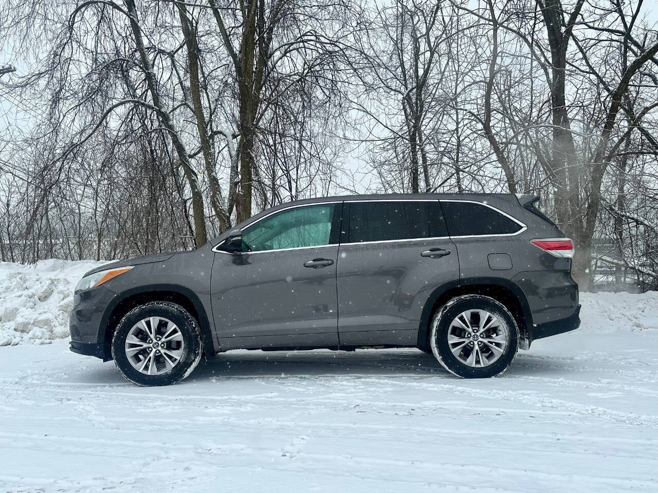 2016 Toyota Highlander LE Plus AWD 4dr SUV