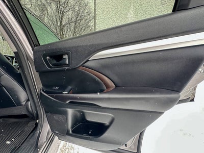 2016 Toyota Highlander LE Plus AWD 4dr SUV