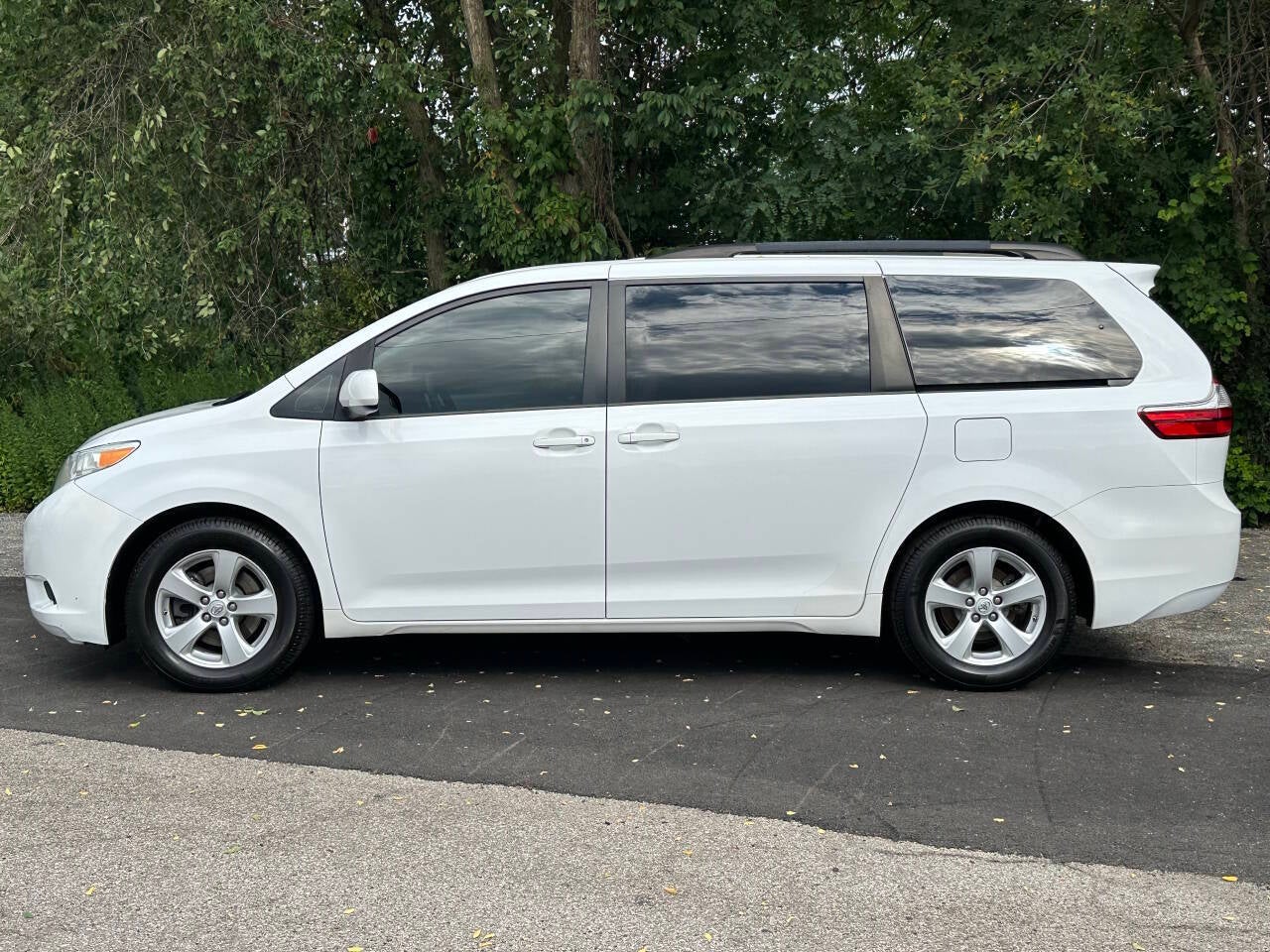 2015 Toyota Sienna LE 8 Passenger 4dr Mini Van