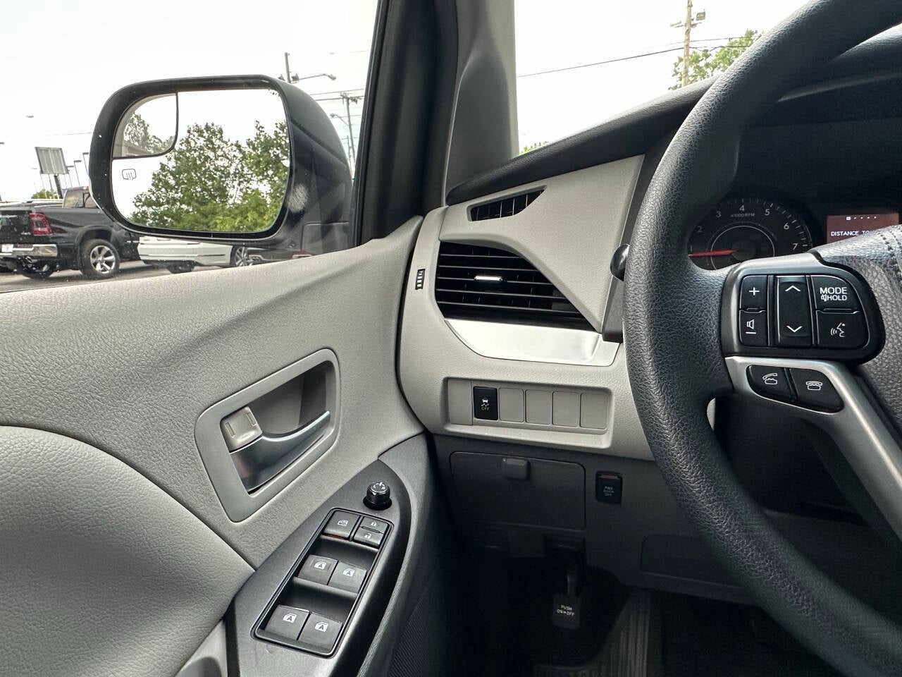 2015 Toyota Sienna LE 8 Passenger 4dr Mini Van