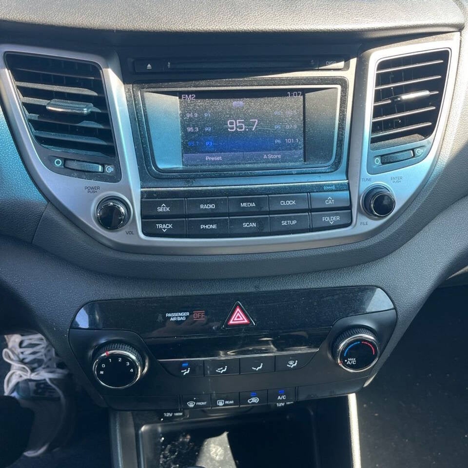 2017 Hyundai Tucson SE AWD 4dr SUV