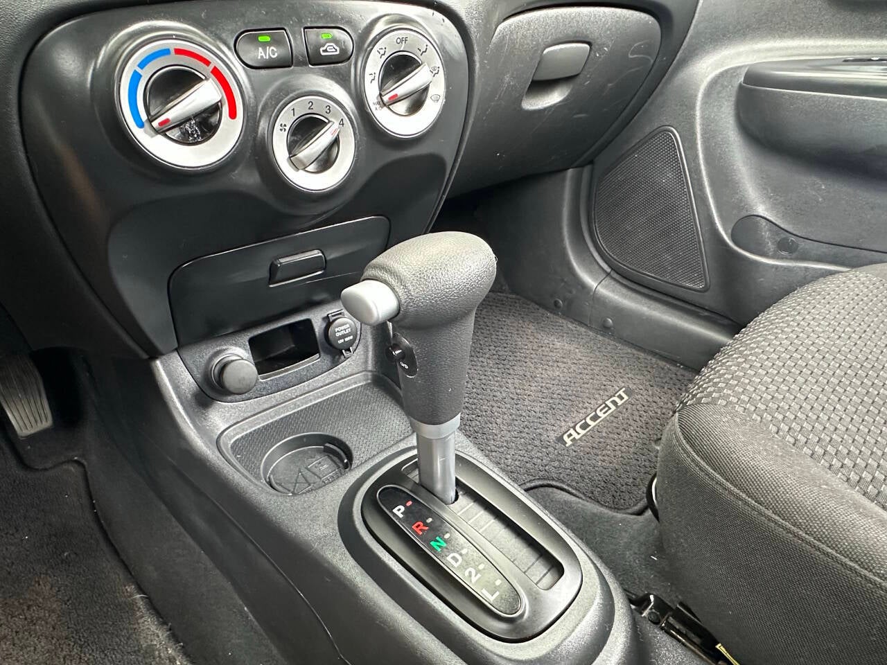 2007 Hyundai Accent SE 2dr Hatchback