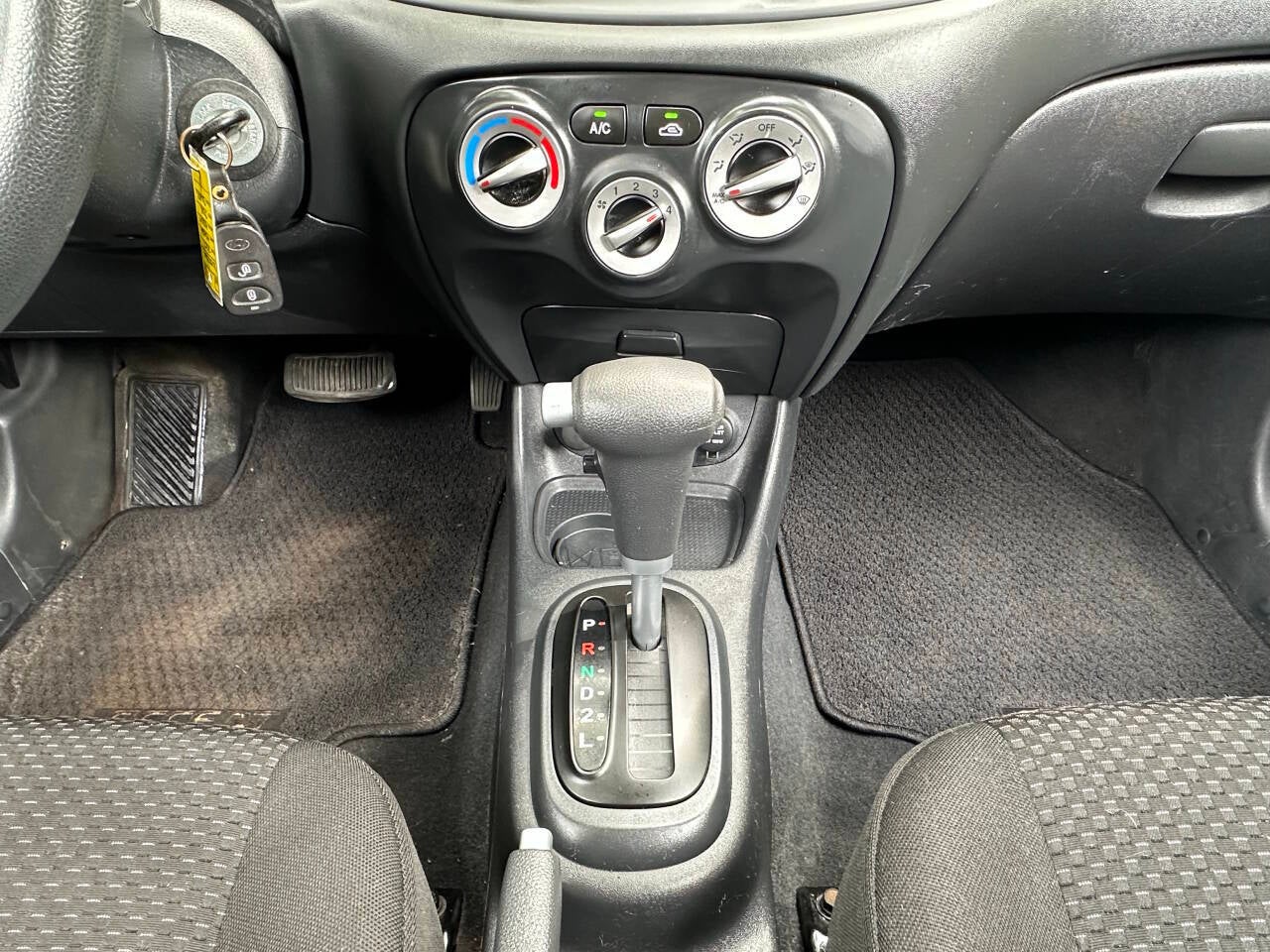 2007 Hyundai Accent SE 2dr Hatchback