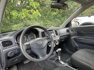 2007 Hyundai Accent SE 2dr Hatchback