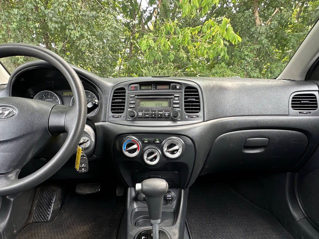 2007 Hyundai Accent SE 2dr Hatchback