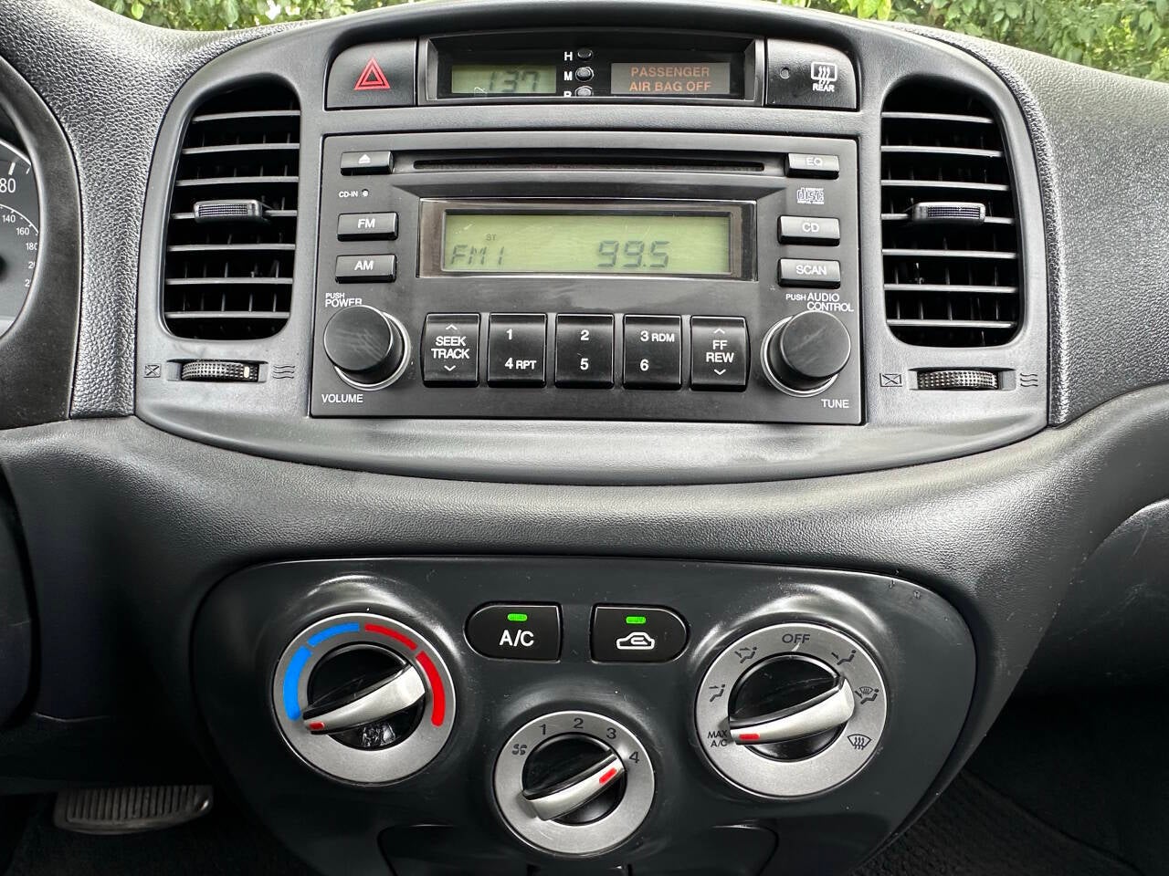 2007 Hyundai Accent SE 2dr Hatchback
