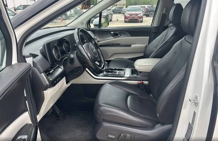 2022 Kia Carnival LX 4dr Mini Van w/Seat Package