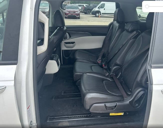 2022 Kia Carnival LX 4dr Mini Van w/Seat Package