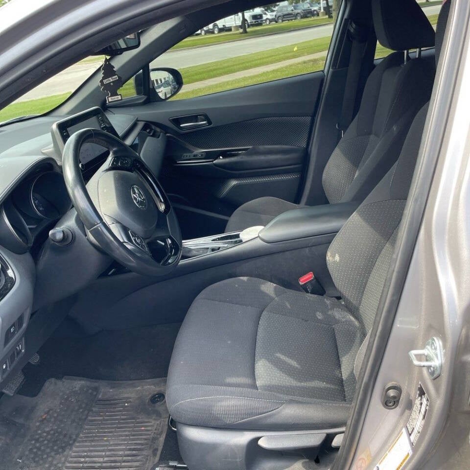 2019 Toyota C-HR XLE 4dr Crossover