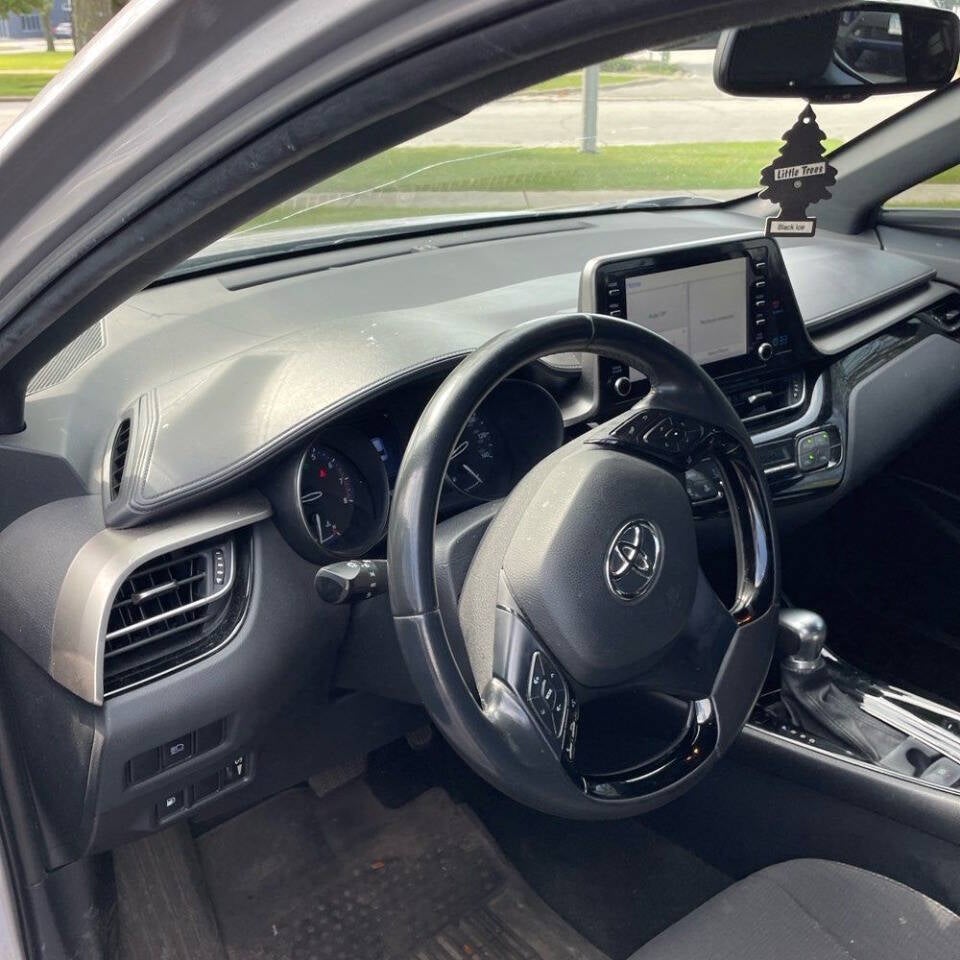 2019 Toyota C-HR XLE 4dr Crossover
