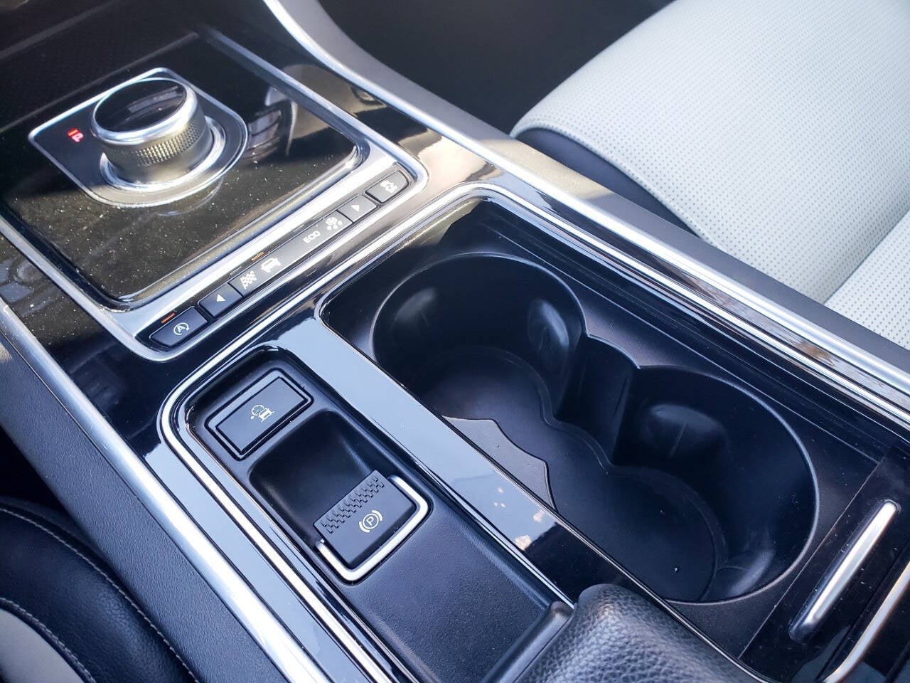 2017 Jaguar XF 35t R Sport AWD 4dr Sedan