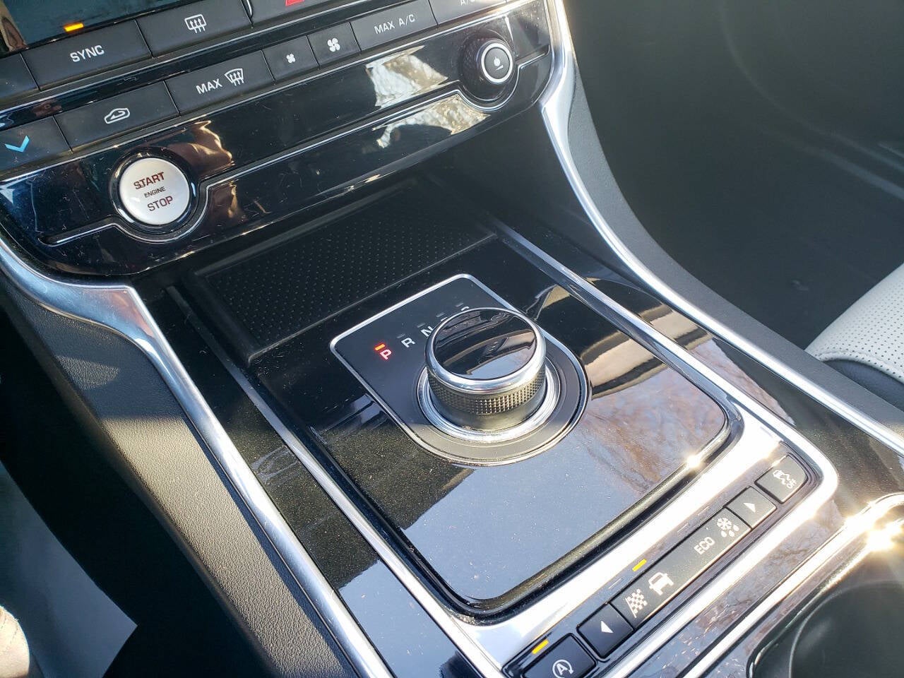 2017 Jaguar XF 35t R Sport AWD 4dr Sedan