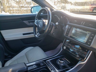 2017 Jaguar XF 35t R Sport AWD 4dr Sedan