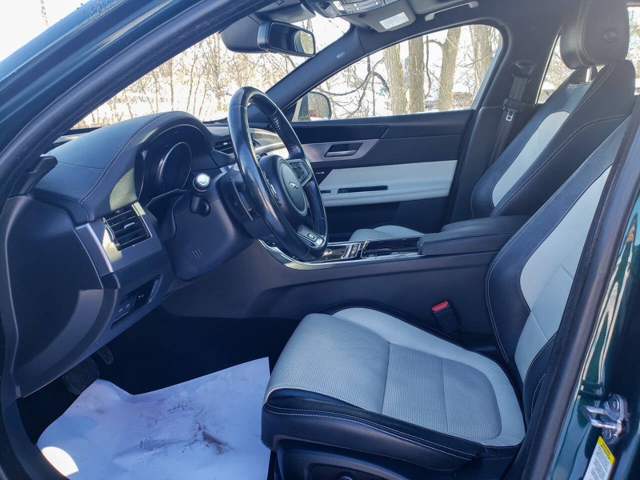 2017 Jaguar XF 35t R Sport AWD 4dr Sedan