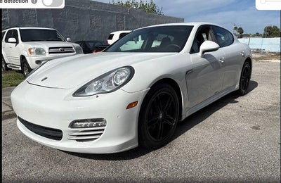 2013 Porsche Panamera 4 AWD 4dr Sedan