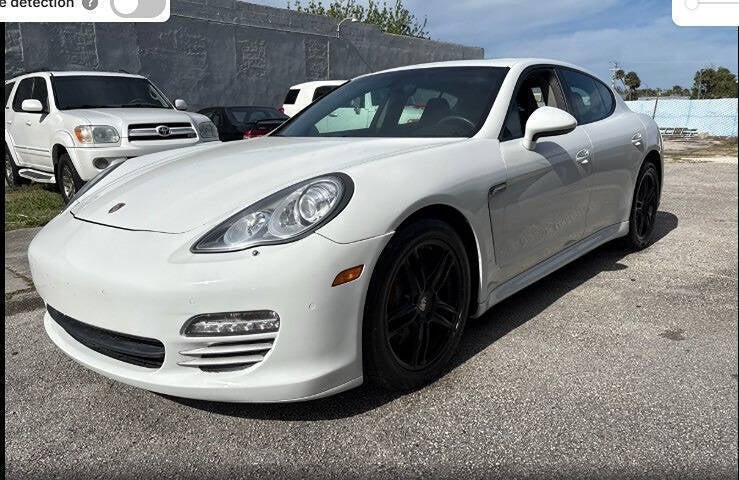 2013 Porsche Panamera 4 AWD 4dr Sedan