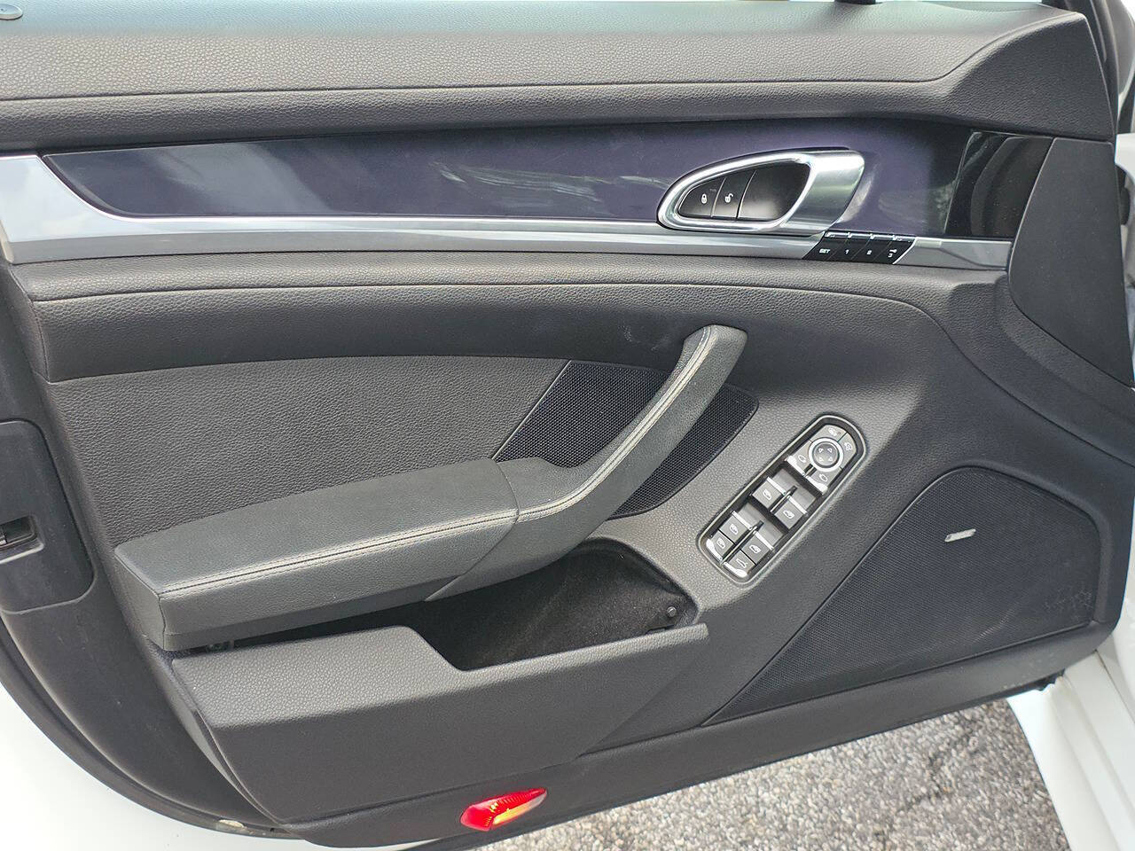 2013 Porsche Panamera 4 AWD 4dr Sedan