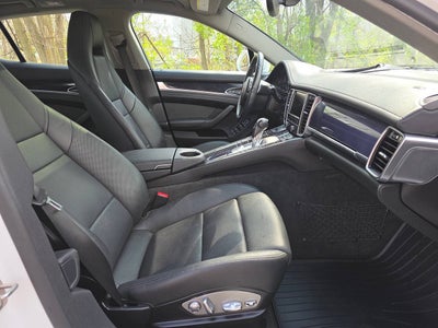 2013 Porsche Panamera 4 AWD 4dr Sedan