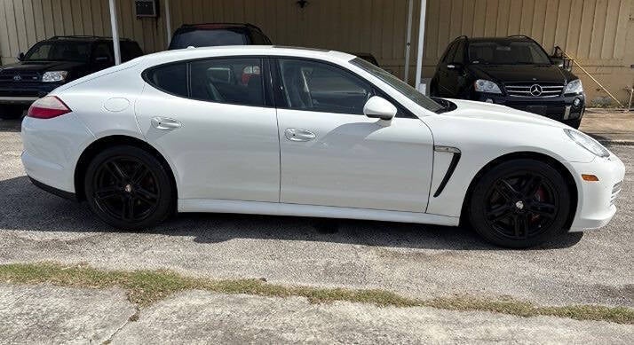 2013 Porsche Panamera 4 AWD 4dr Sedan