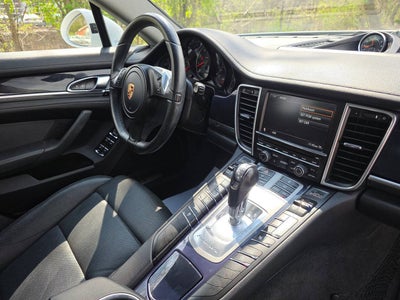 2013 Porsche Panamera 4 AWD 4dr Sedan