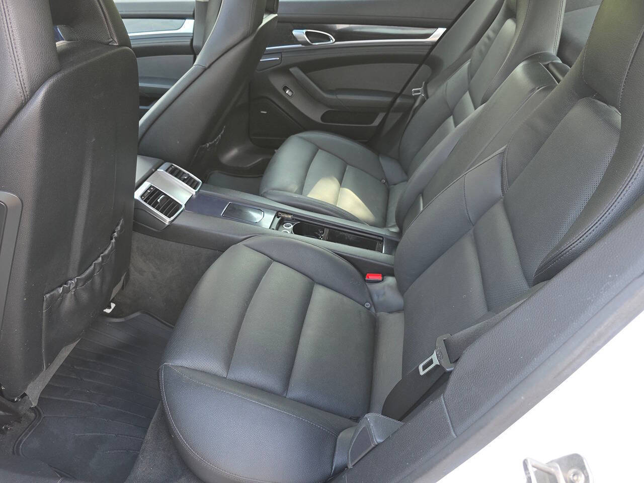 2013 Porsche Panamera 4 AWD 4dr Sedan