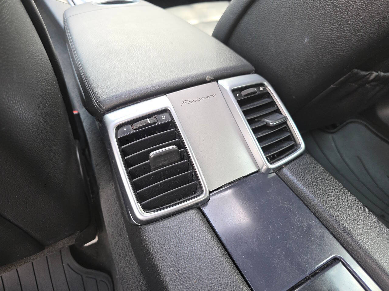 2013 Porsche Panamera 4 AWD 4dr Sedan