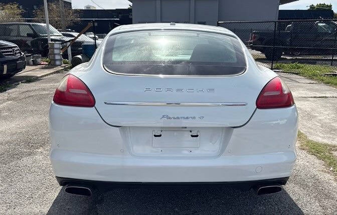 2013 Porsche Panamera 4 AWD 4dr Sedan