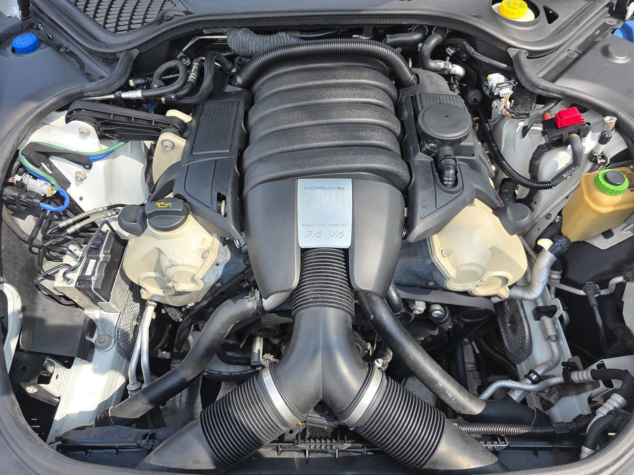 2013 Porsche Panamera 4 AWD 4dr Sedan