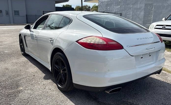 2013 Porsche Panamera 4 AWD 4dr Sedan