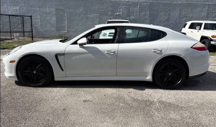 2013 Porsche Panamera 4 AWD 4dr Sedan