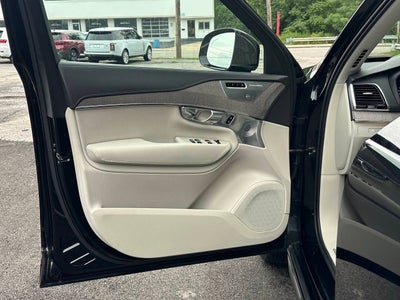 2023 Volvo XC90 Recharge T8 Ultimate Bright Theme 6P eAWD 6 Passenger 4dr SUV