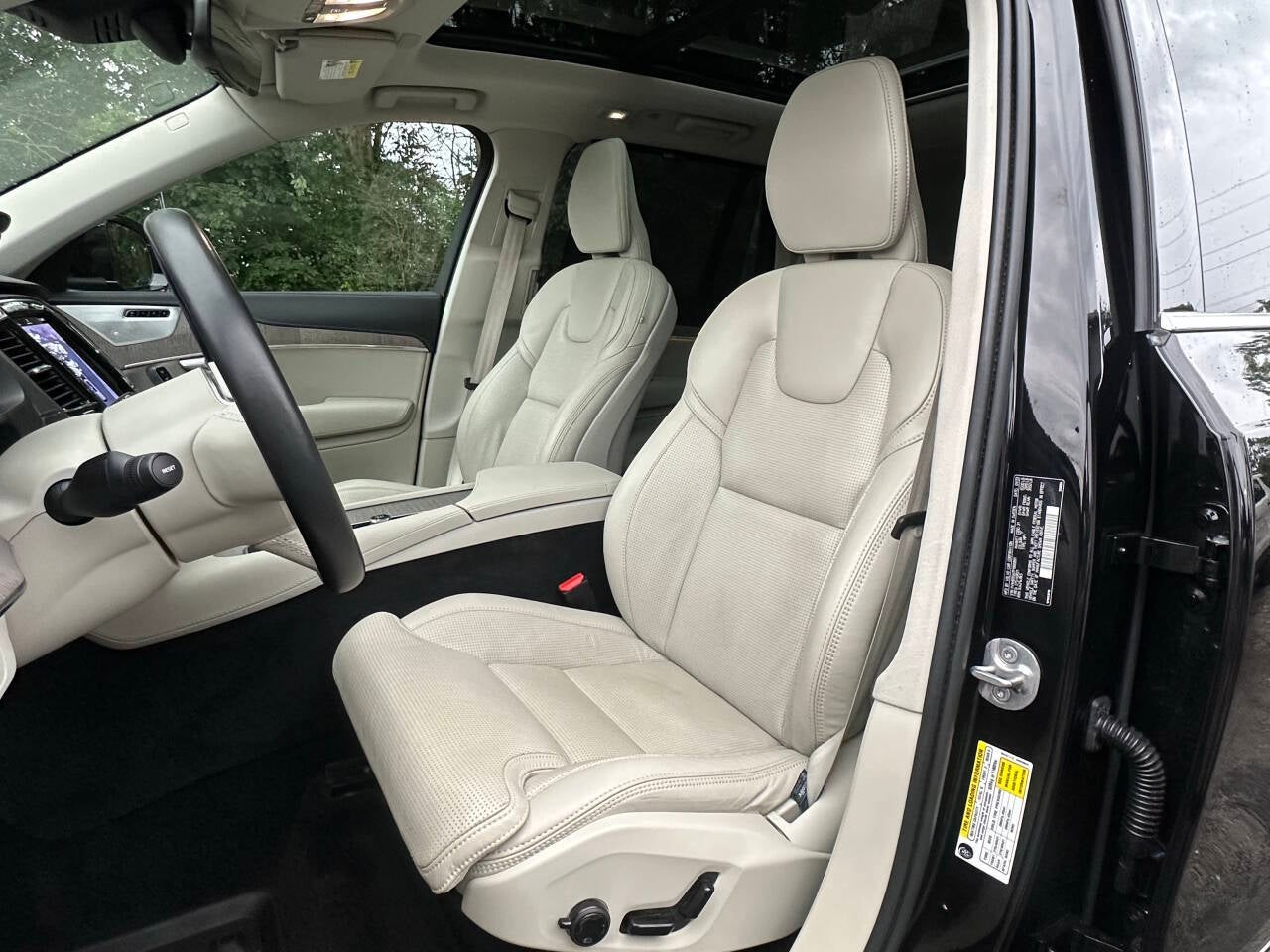 2023 Volvo XC90 Recharge T8 Ultimate Bright Theme 6P eAWD 6 Passenger 4dr SUV