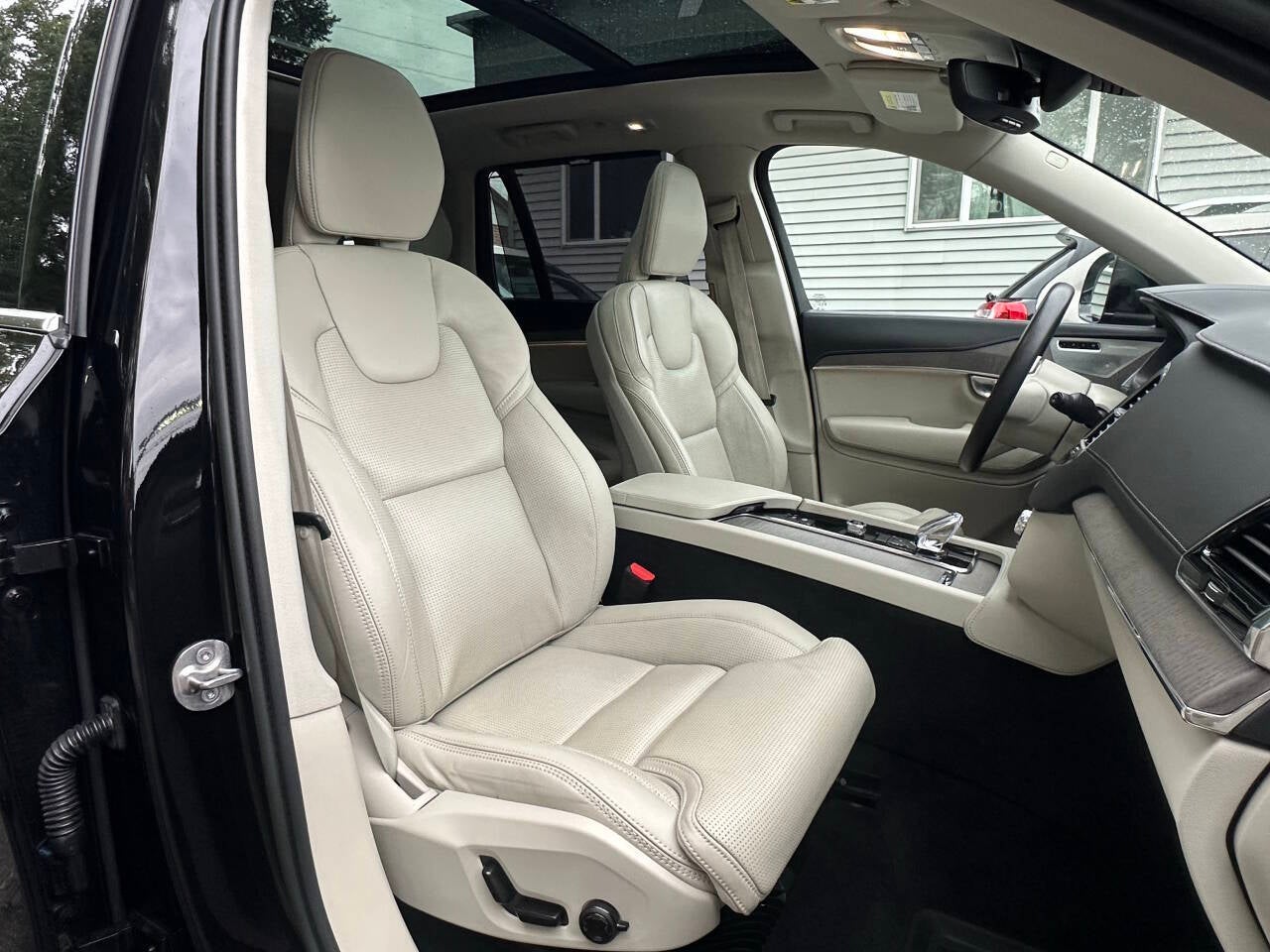 2023 Volvo XC90 Recharge T8 Ultimate Bright Theme 6P eAWD 6 Passenger 4dr SUV