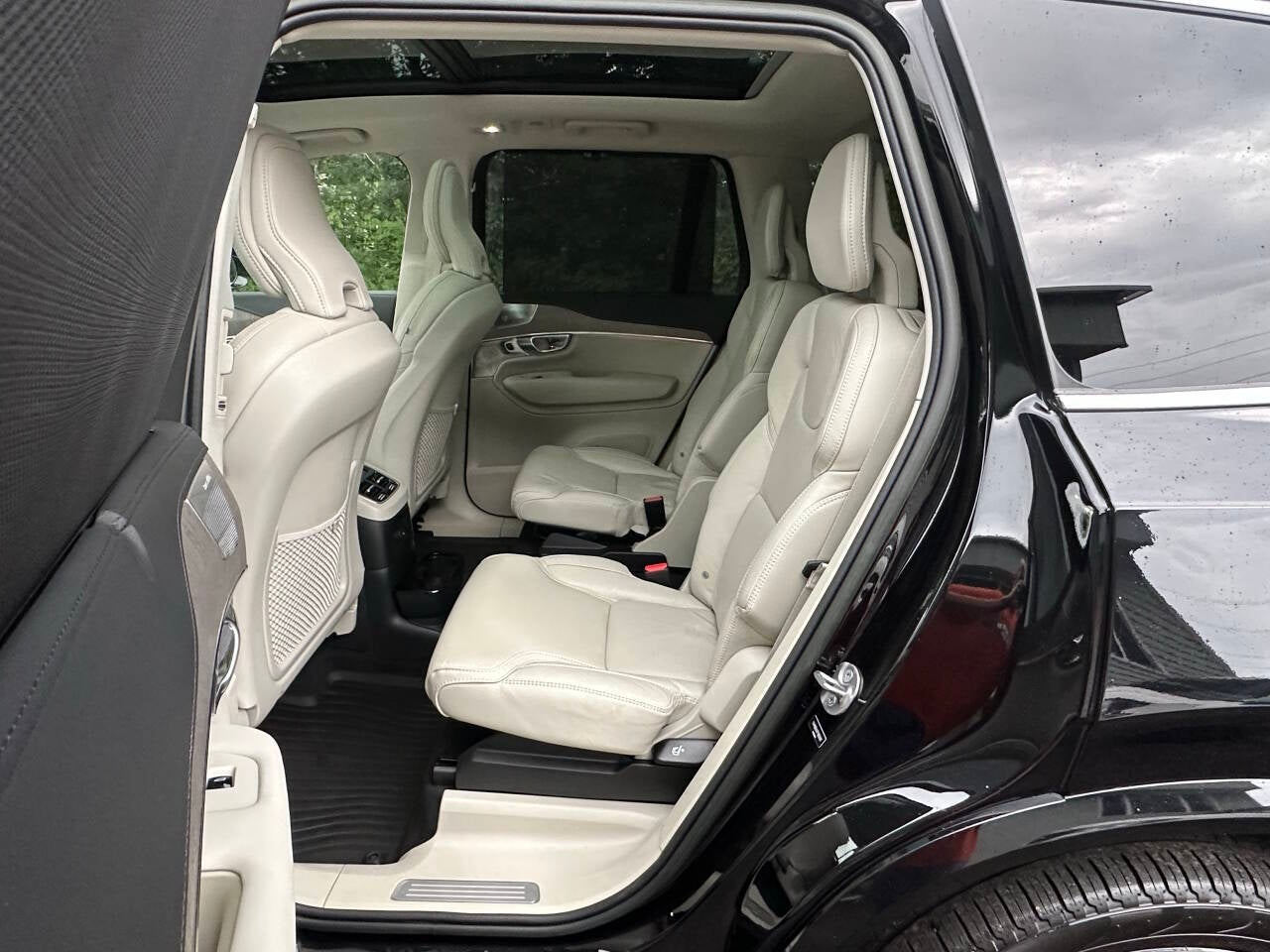 2023 Volvo XC90 Recharge T8 Ultimate Bright Theme 6P eAWD 6 Passenger 4dr SUV