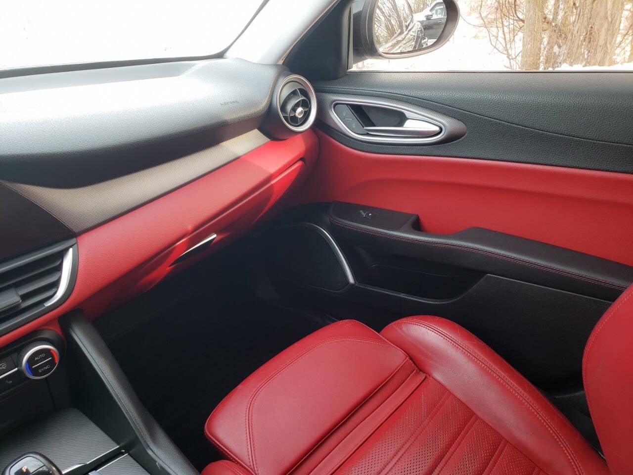 2017 Alfa Romeo Giulia Ti AWD 4dr Sedan