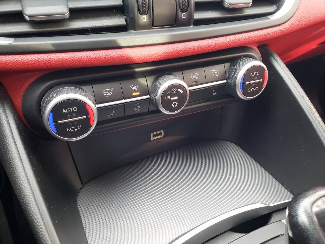 2017 Alfa Romeo Giulia Ti AWD 4dr Sedan